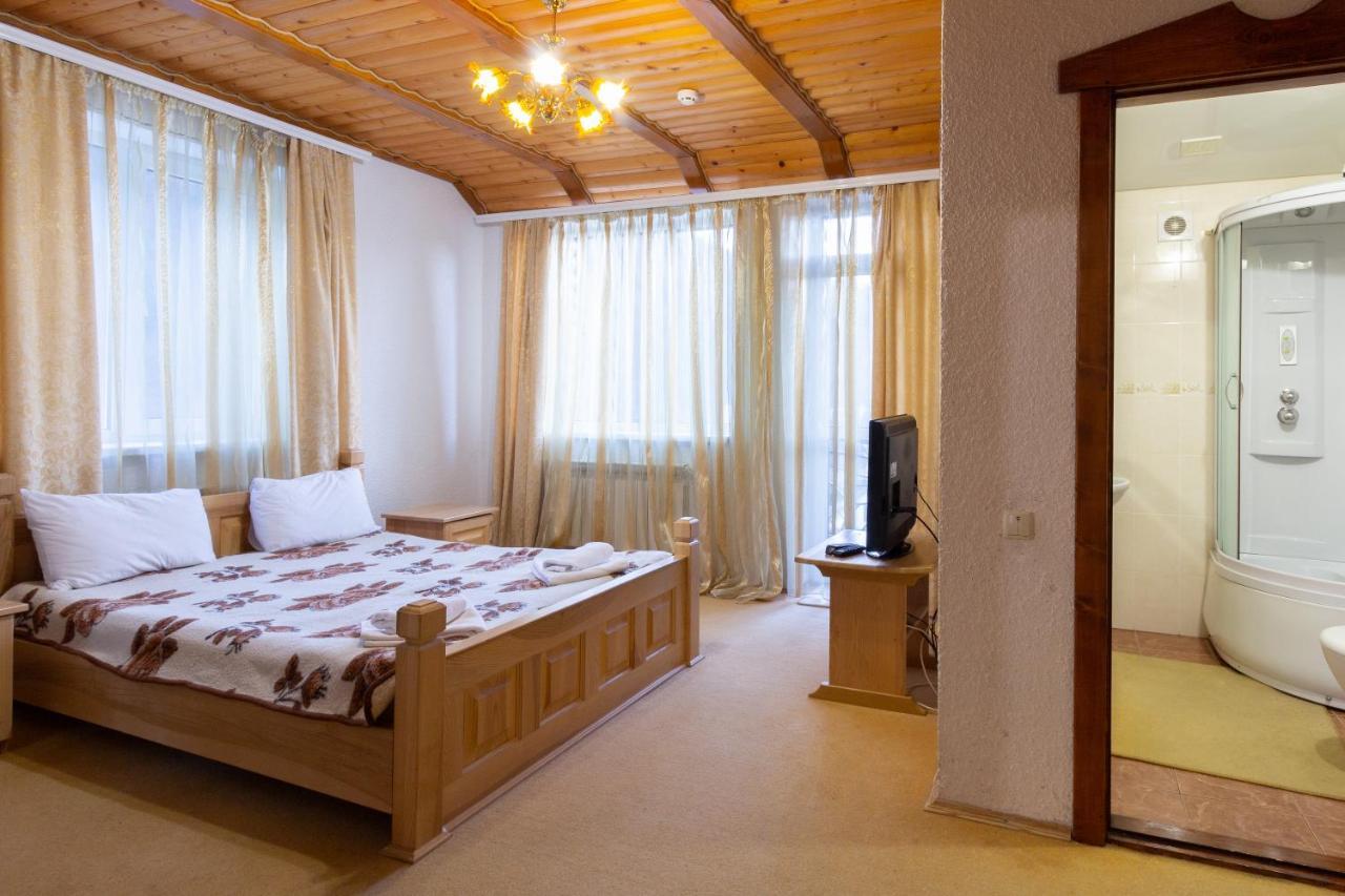 У Мар'Яни І Назара Hotel Jaremcse Kültér fotó